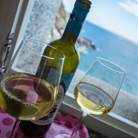 Mike & Franca Sea View Apartment *